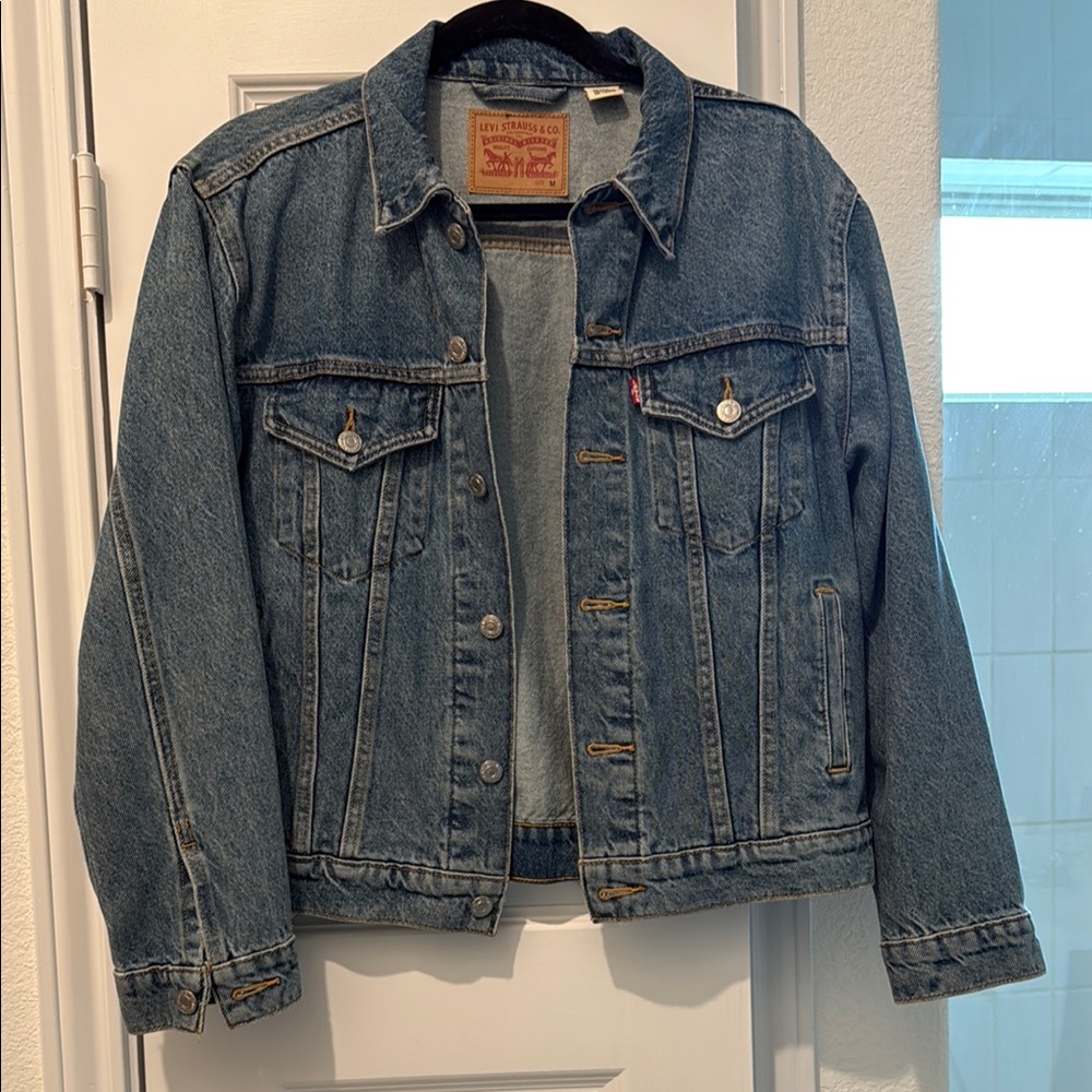 Levi's Blue Lightweight Shirt Jacket with Classic Denim Style